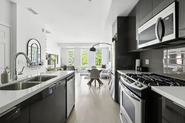 Toronto E01, ON M4M 0A8,140 Broadview AVE #60