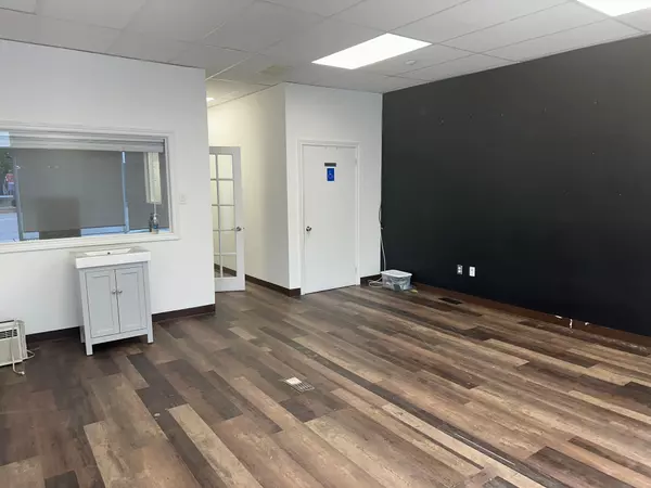 Mississauga, ON L5G 1G6,250 Lakeshore RD E #B
