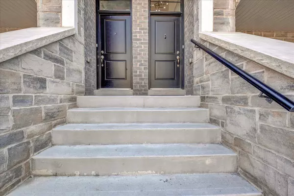 Hamilton, ON L8B 1X6,383 Dundas ST E #26