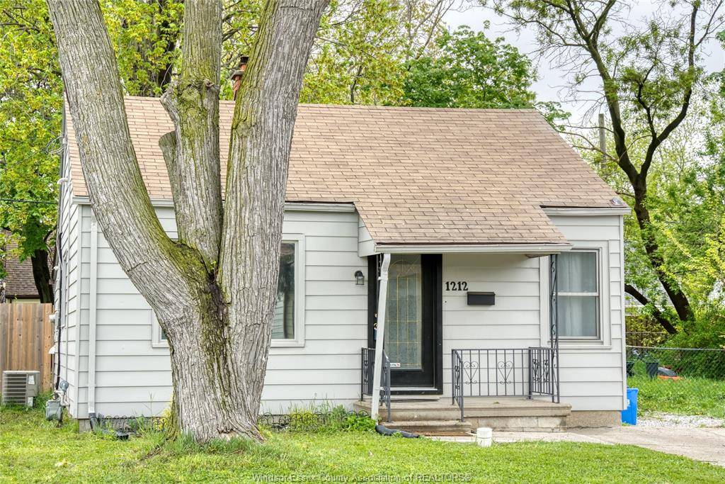 Windsor, ON N8X 2B5,1212 Elm Avenue