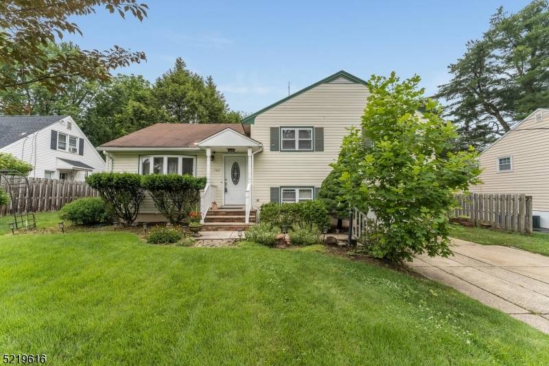 740 Mountain Ave, Bridgewater Twp., NJ 08805