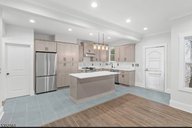 Newark City, NJ 07108,184 Seymour Ave