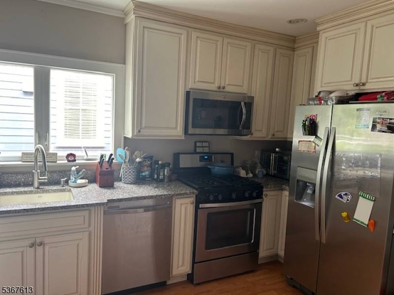 Peapack Gladstone Boro, NJ 07934,187 Main St