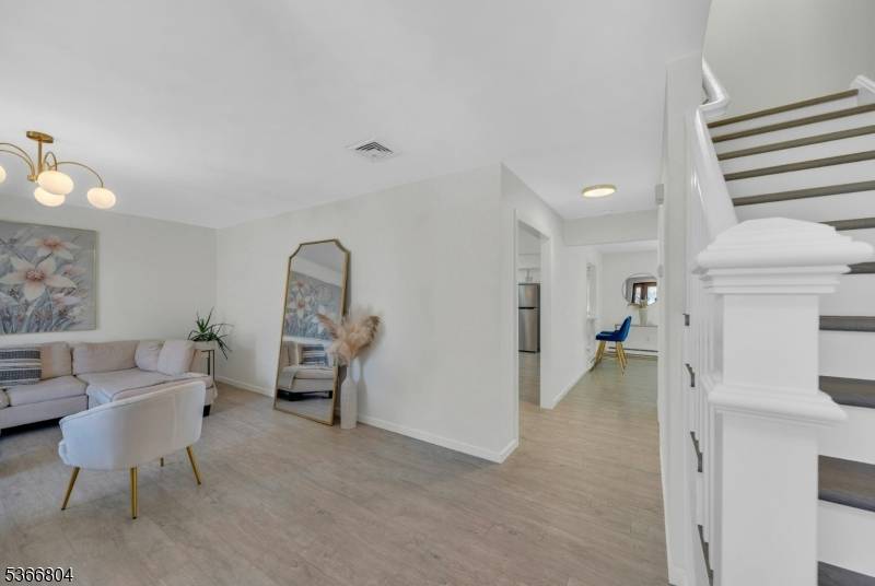 Lyndhurst Twp., NJ 07071,526 Laurel Ave