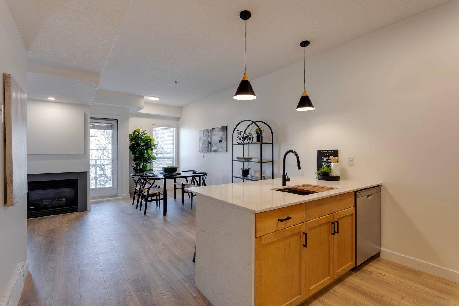 Calgary, AB T3C 0T2,1235 13 AVE SW #311