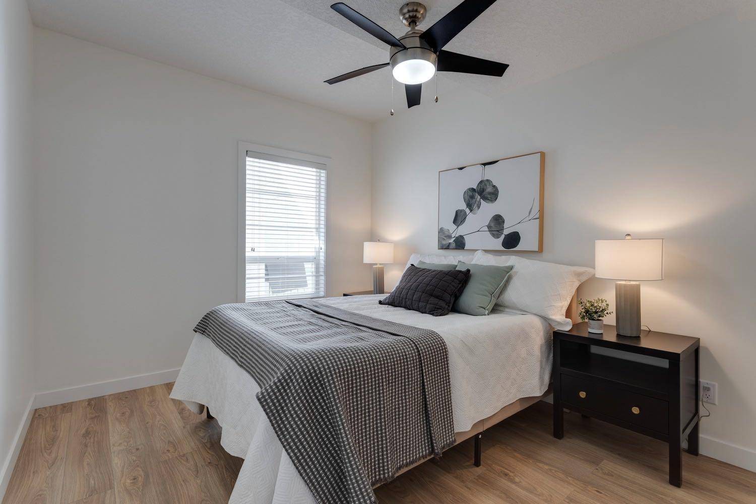 Calgary, AB T3C 0T2,1235 13 AVE SW #311
