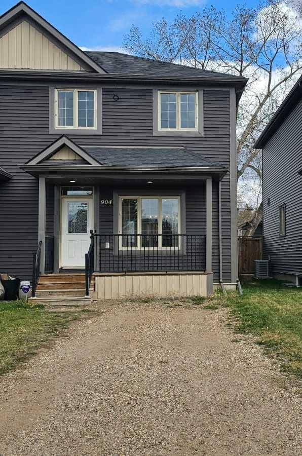 904 8 AVE, Wainwright, AB T9W1C9
