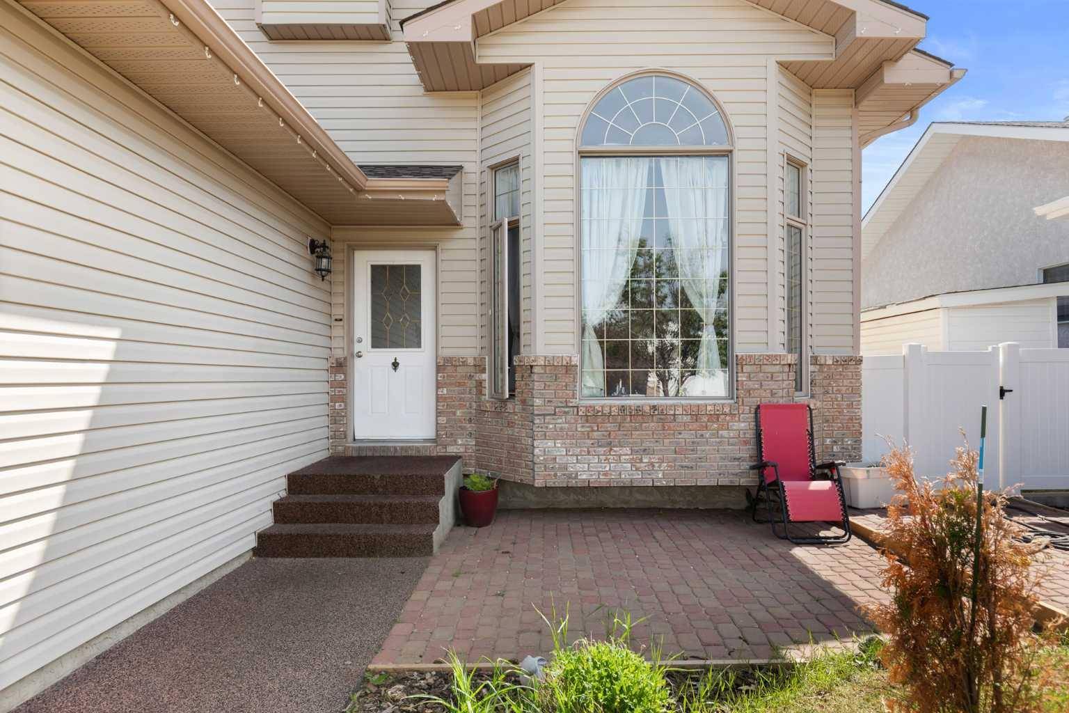 Medicine Hat, AB T1B 4A9,163 Shannon DR SE