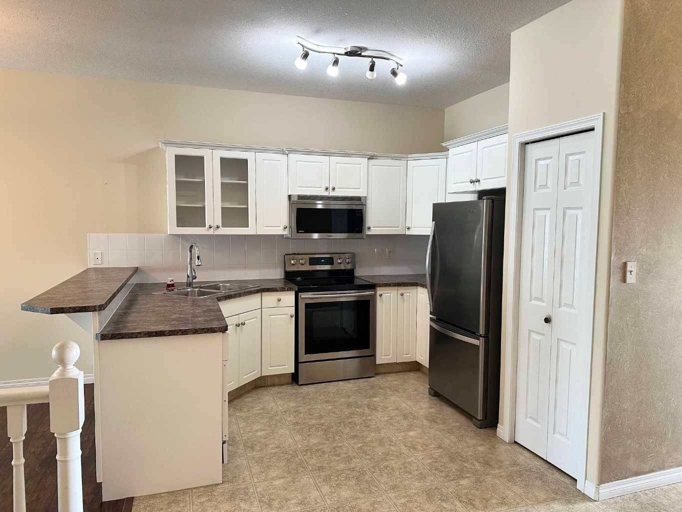 Red Deer, AB T4P 3Z9,939 Ramage CRES #32