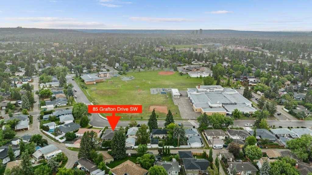 Calgary, AB T3E 4W1,85 Grafton DR Southwest