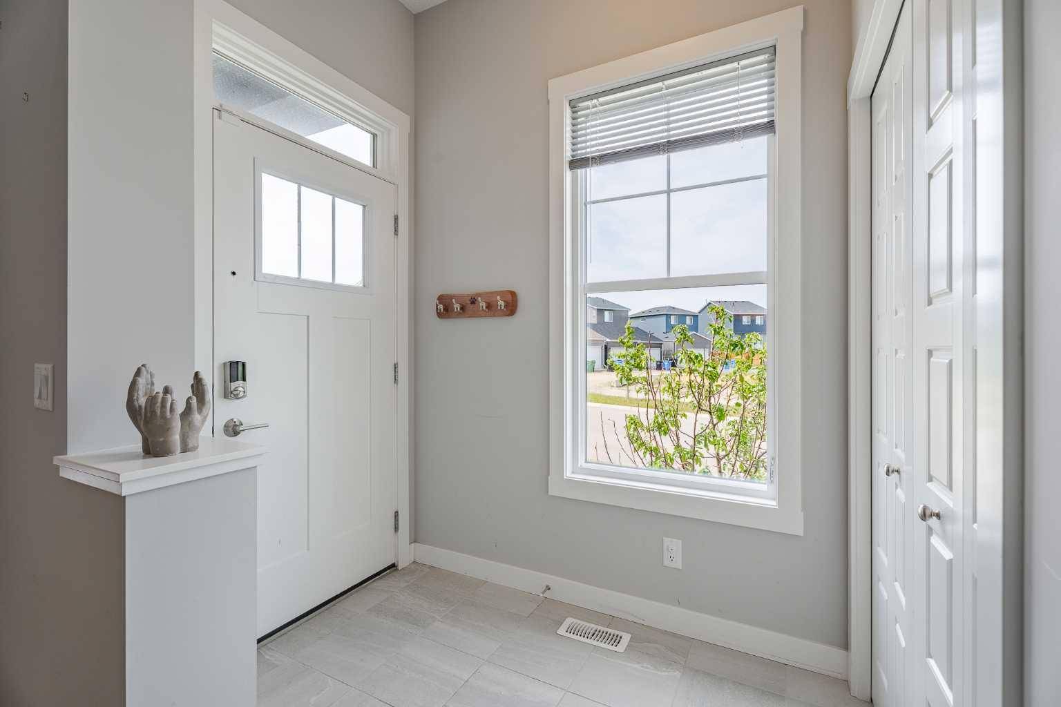 Calgary, AB T3P1L5,715 Livingston WAY Northeast