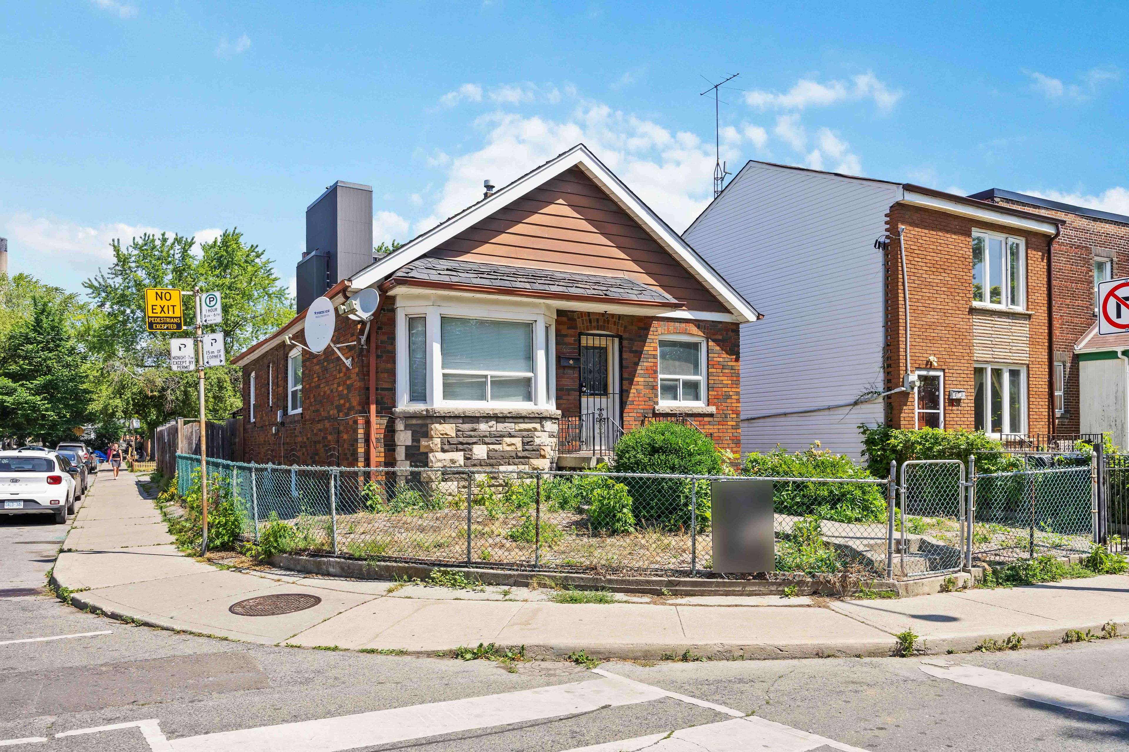 Toronto C01, ON M5T 1B5,42 Carr ST