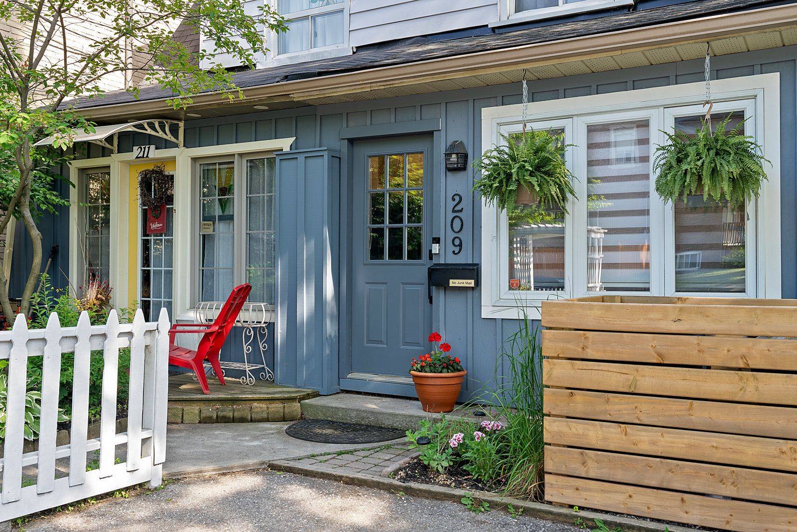 Toronto E02, ON M4L 2E2,209 Eastwood RD
