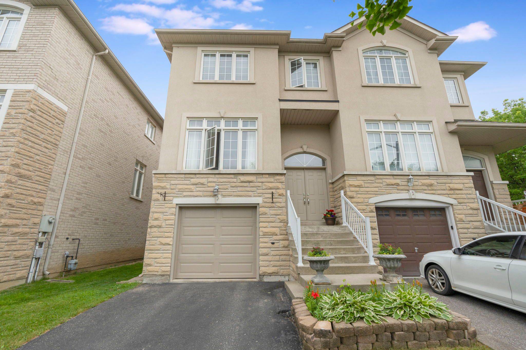 3 Prince William DR,  Markham,  ON L3R 7V5