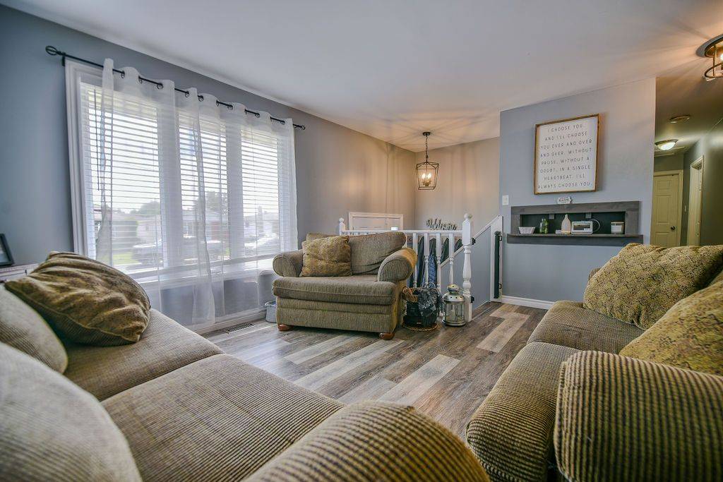 Timmins, ON P0N 1H0,14 Moore ST