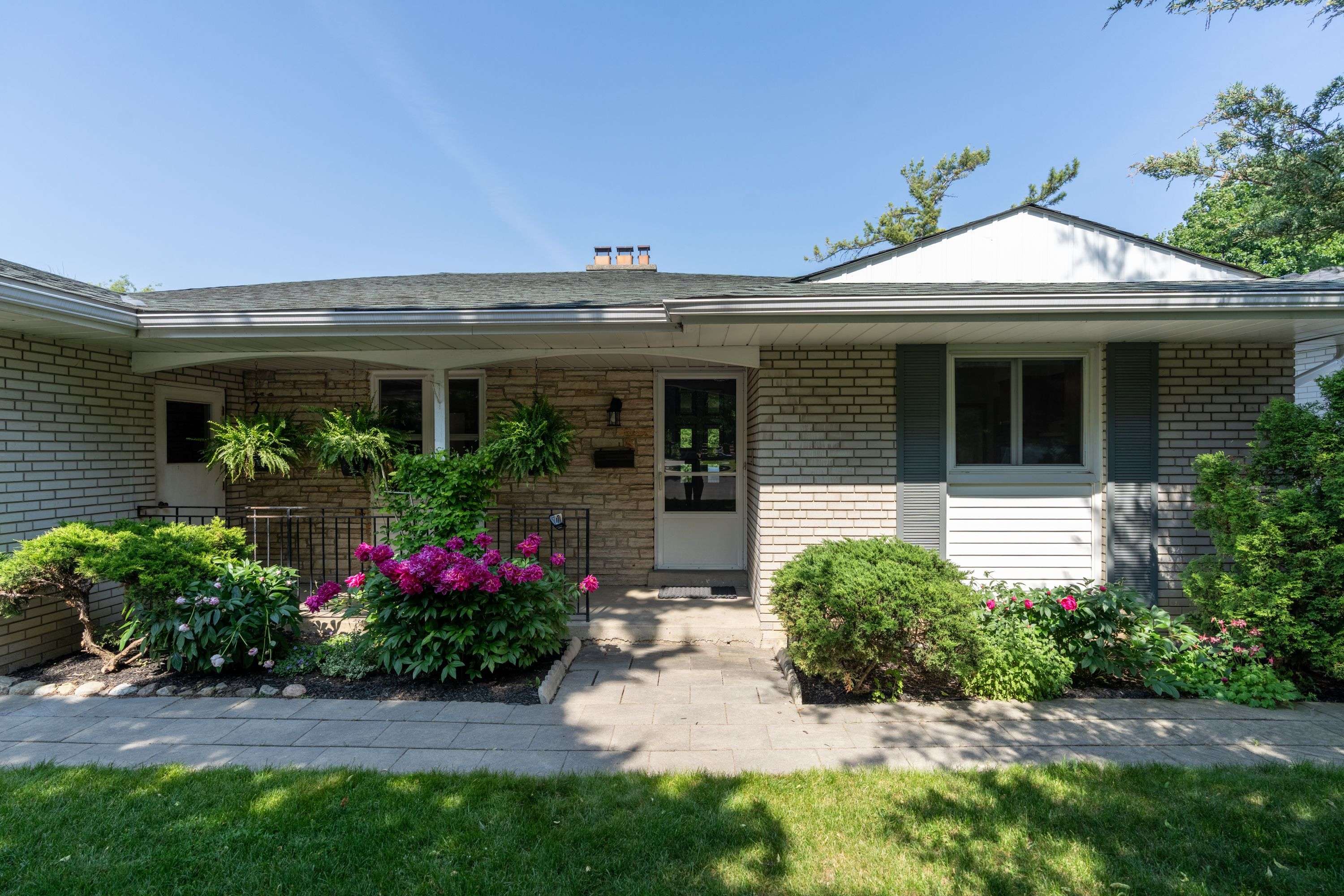 Toronto W08, ON M9B 3A9,30 Deanewood CRES