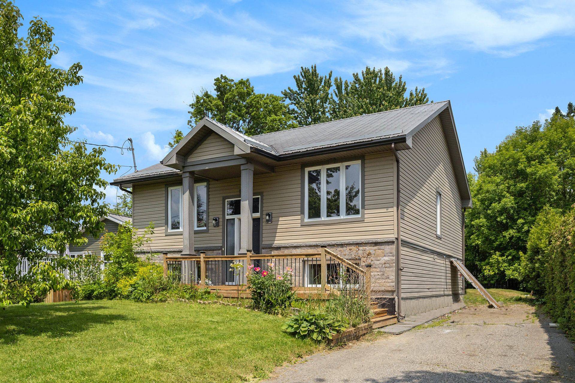 1095 Morin RD, Orleans - Cumberland And Area, ON K4C 1A5