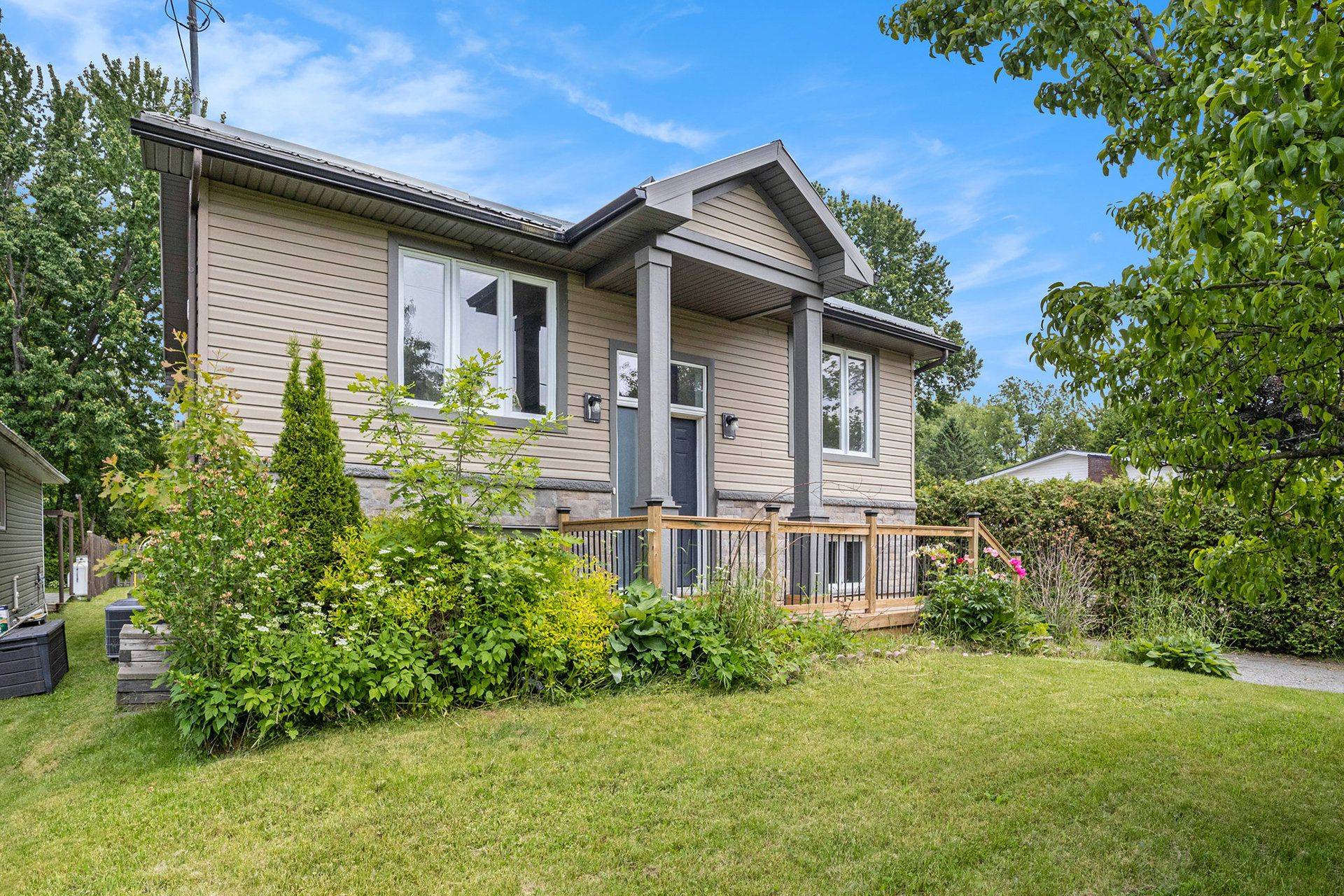 Orleans - Cumberland And Area, ON K4C 1A5,1095 Morin RD