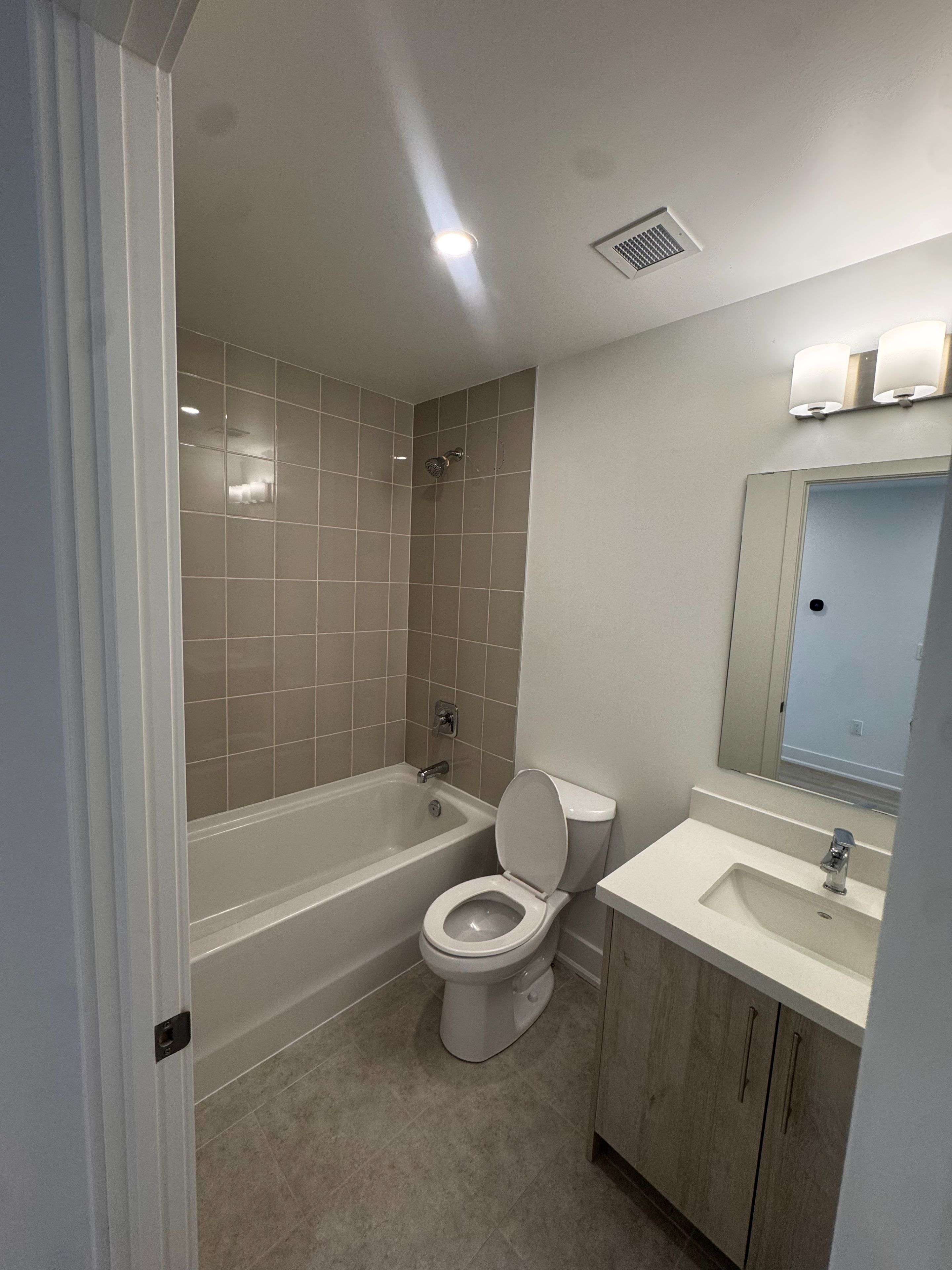 Brantford, ON N3T 0Y2,575 Conklin RD #804
