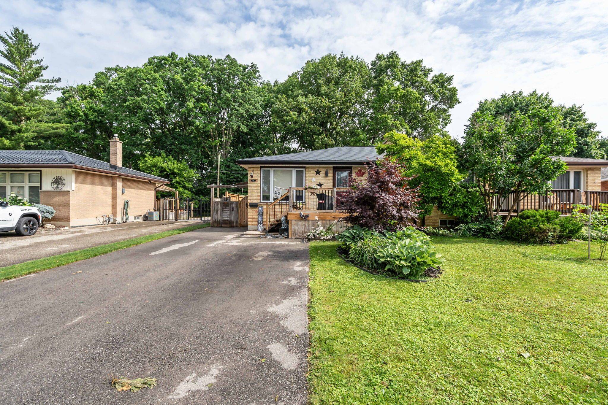 London East, ON N5W 1N7,97 Queenston CRES