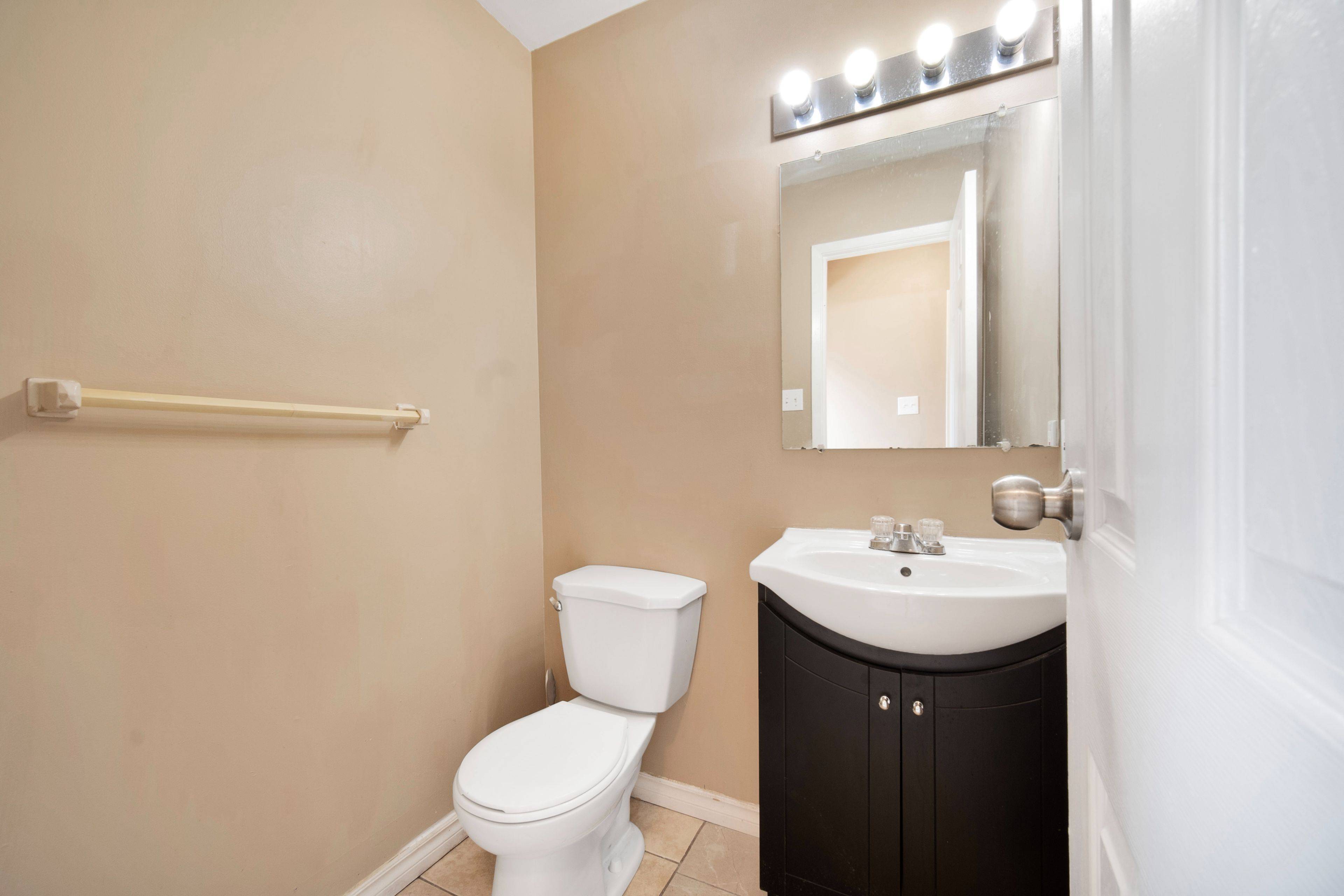 London East, ON N5V 3S3,550 Second ST #50