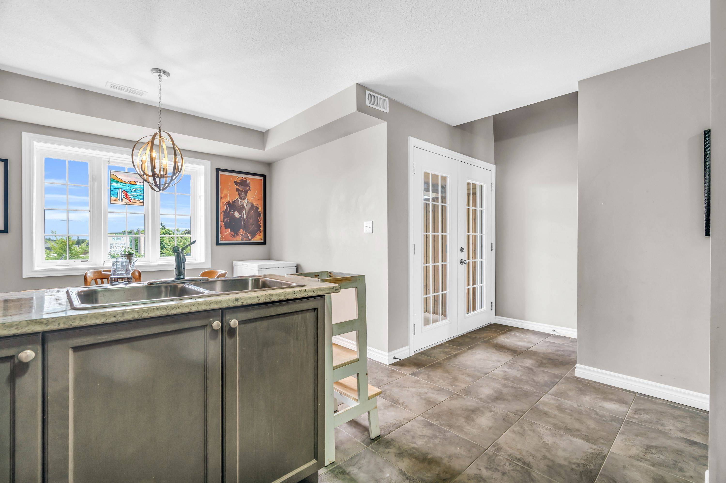 644 Woodlawn RD E #A, Guelph, ON N1E 0K4