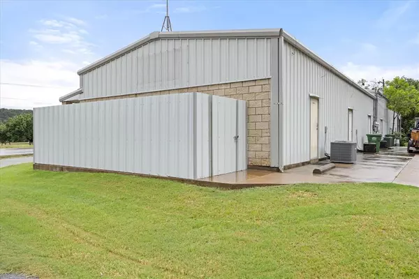 Glen Rose, TX 76043,1201 NE Barnard Street #F