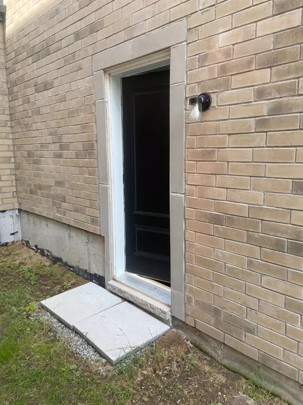 Oshawa, ON L1J 7S7,487 Aztec DR #3-Room 1