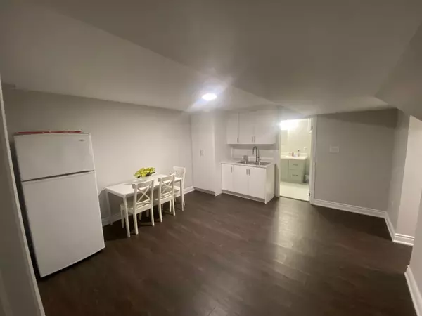 Oshawa, ON L1J 7S7,487 Aztec DR #3-Room 1