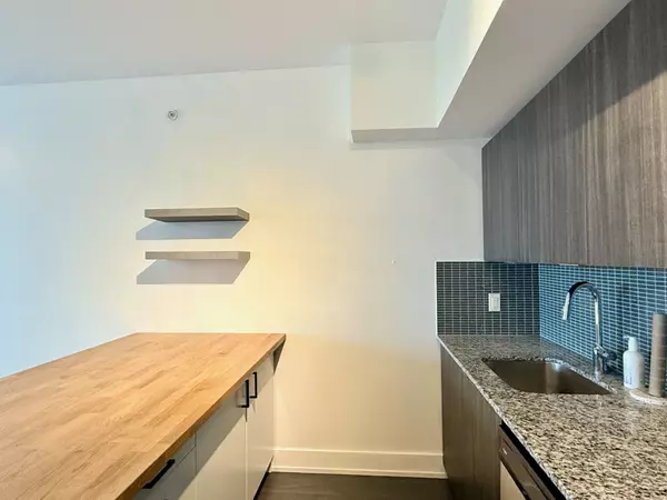 Toronto W06, ON M8V 0J1,30 Shore Breeze DR S #428