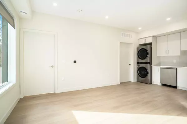 Vanier And Kingsview Park, ON K1L 7Z4,158 Laval ST N #Unit # 4