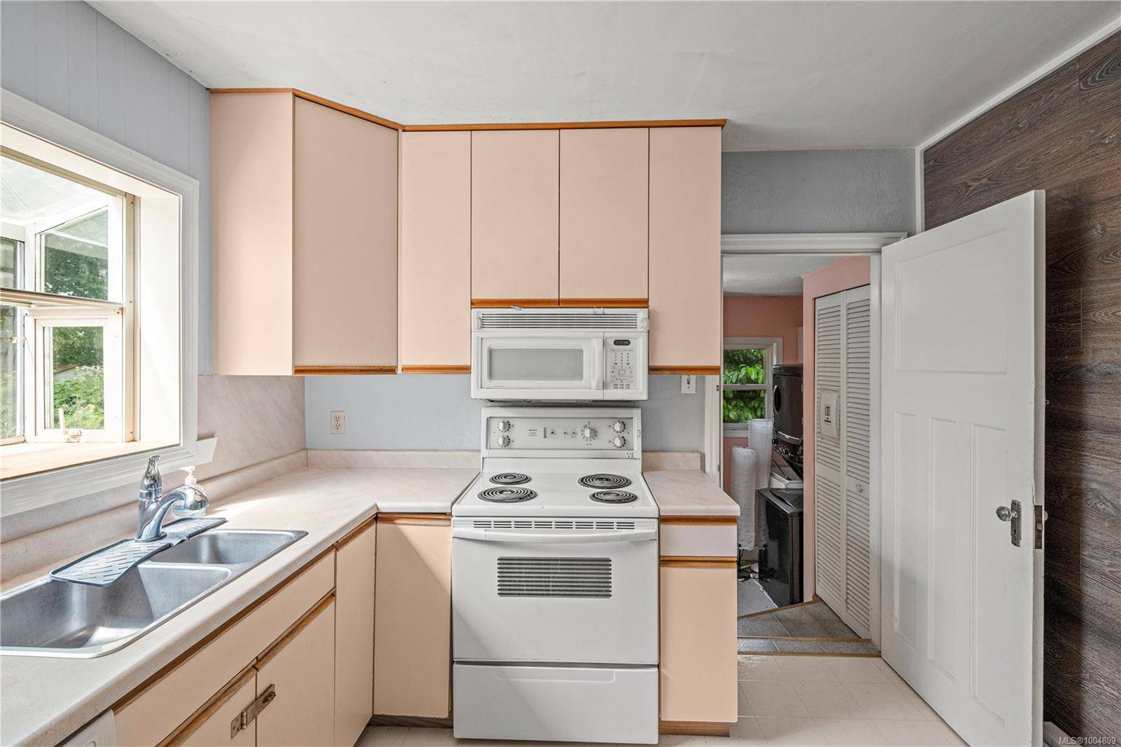 Saanich, BC V8P 4N5,3170 Frechette St