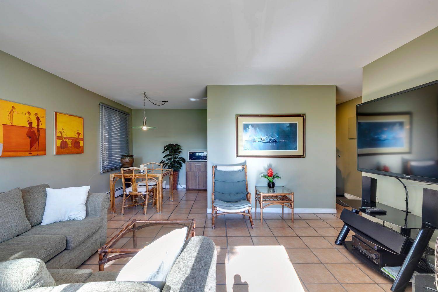 Calgary, AB T2T3x3,2414 14A ST Southwest #32