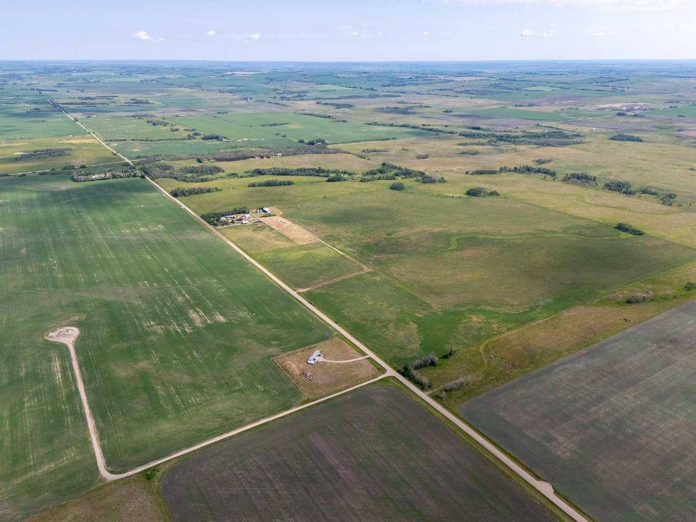Rural Mountain View County, AB T4H 1P2,33502 RR271