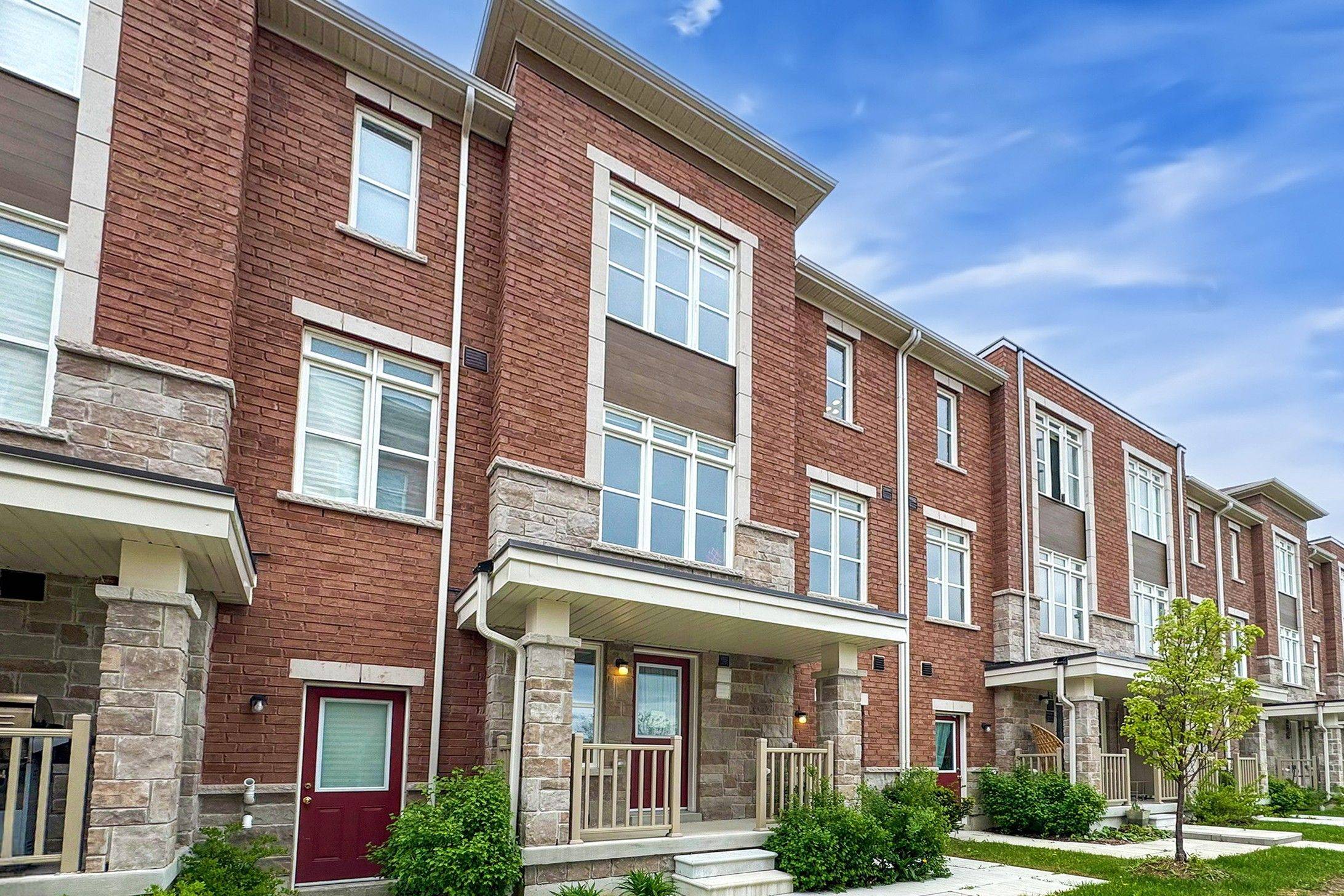 2540 William Jackson DR #305, Pickering, ON L1X 0E4
