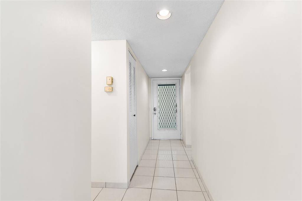 Fort Lauderdale, FL 33321,9676 W Mcnab Rd #110