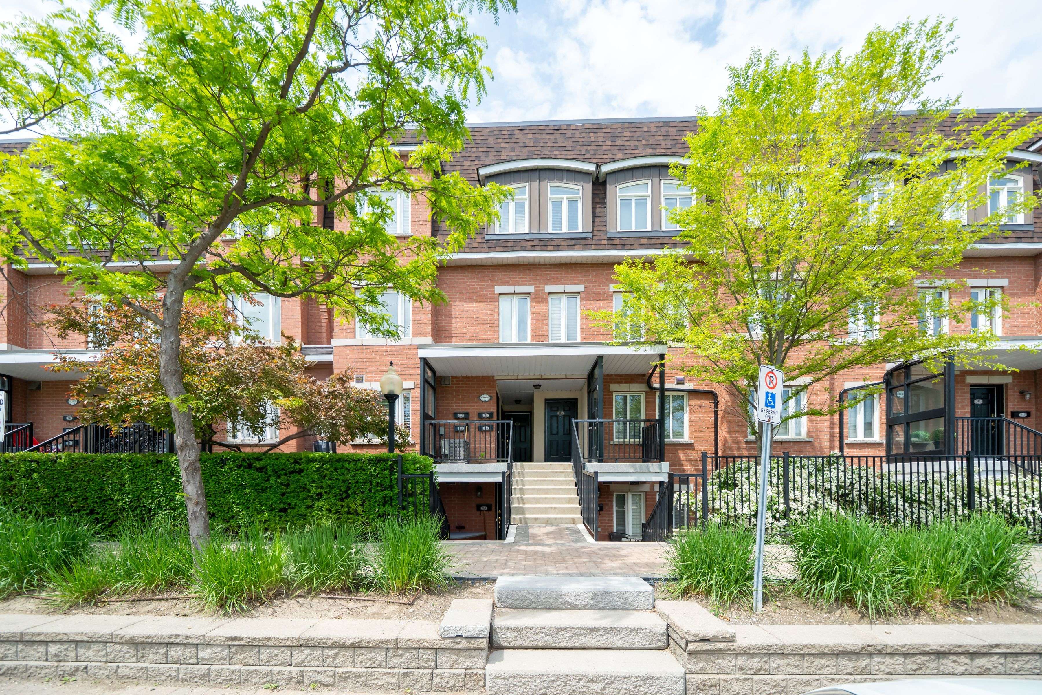 310 John ST #317, Markham, ON L3T 0A7