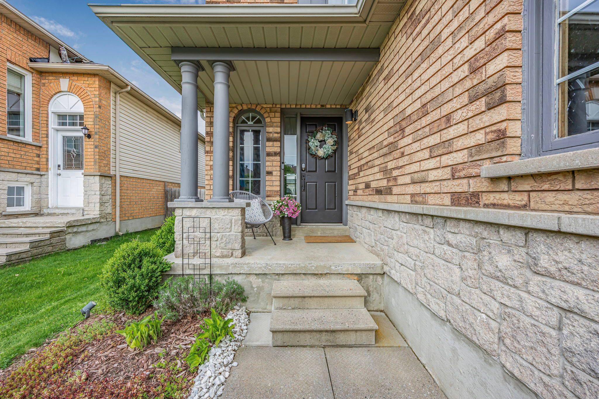 Barrie, ON L4N 9P1,20 BASSWOOD DR