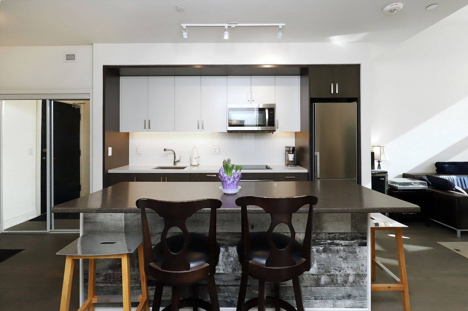 Mississauga, ON L5J 0B1,1575 Lakeshore RD W #433
