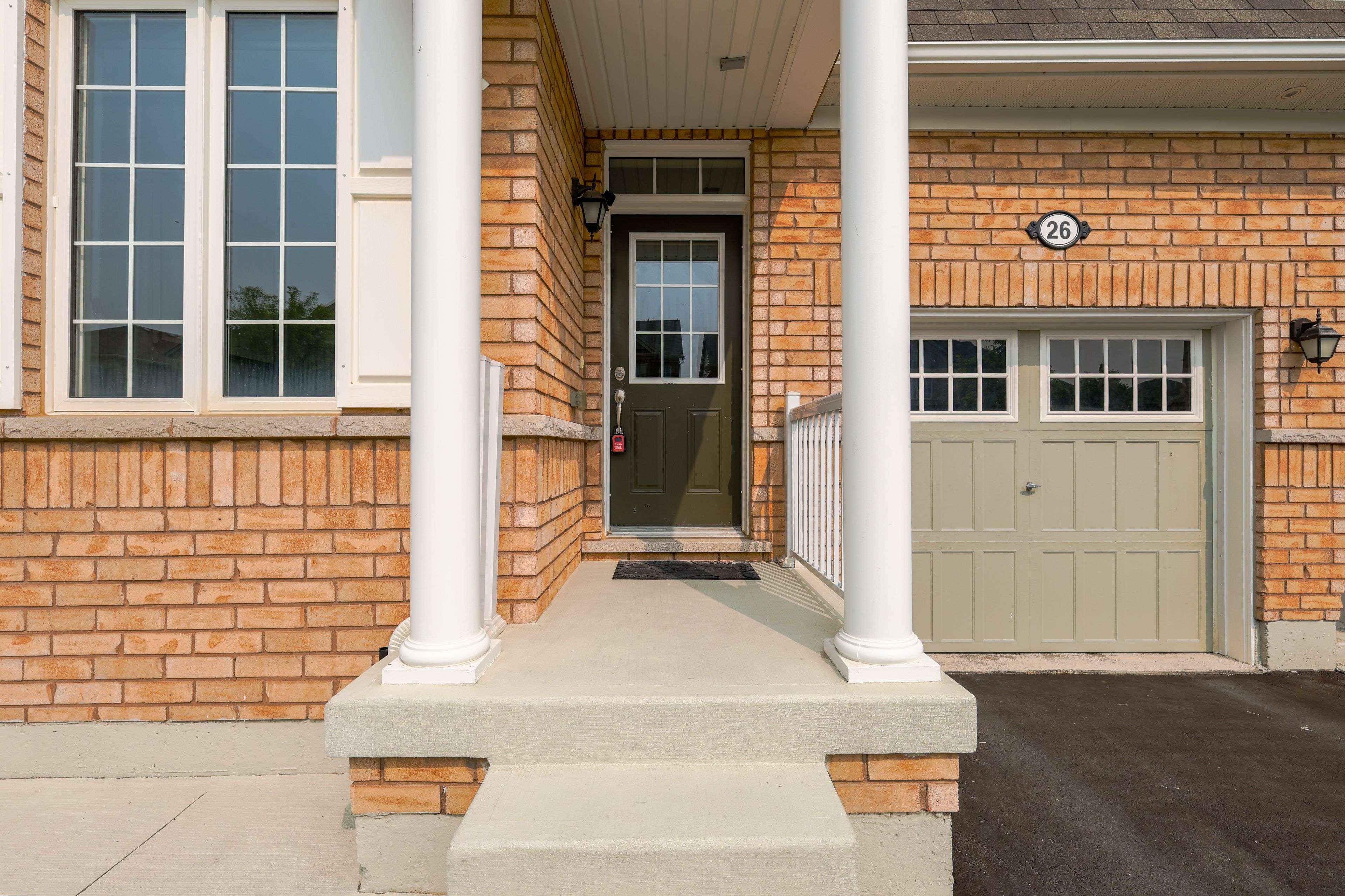 Brampton, ON L7A 4T3,26 Troyer ST