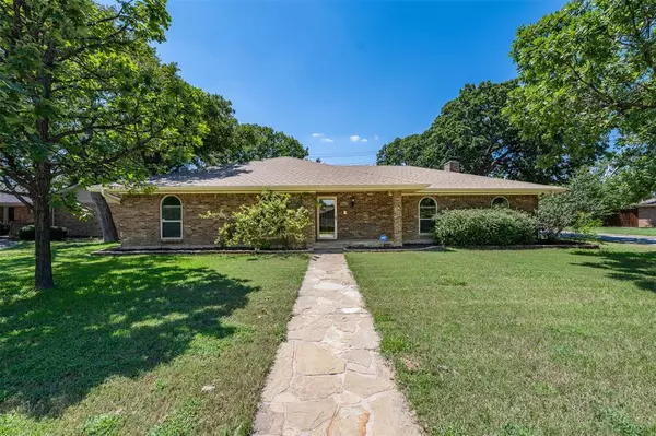 2012 Arlena Drive, Arlington, TX 76012