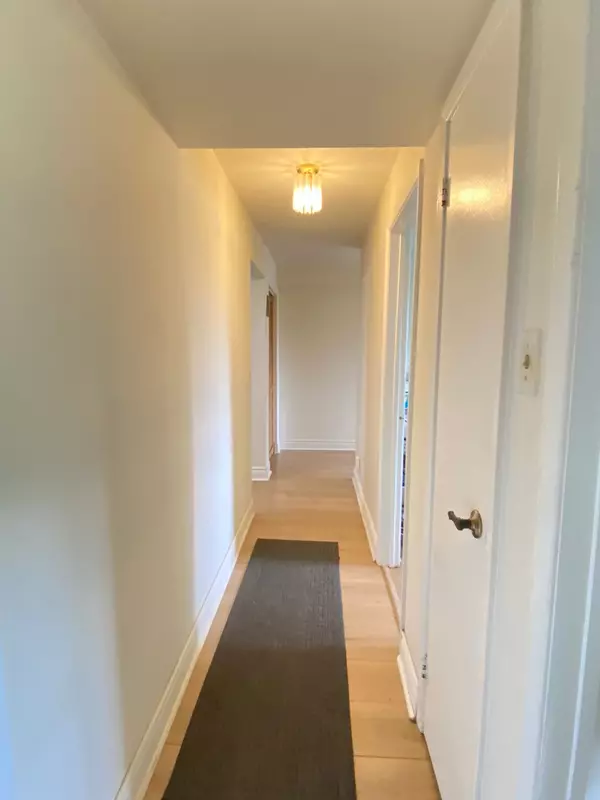 Toronto W10, ON M9W 5W1,83 Irwin RD #27