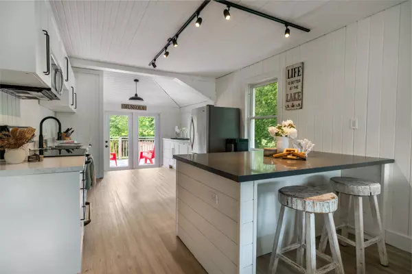Muskoka Lakes, ON P1L 0M8,1106 Beaumaris RD