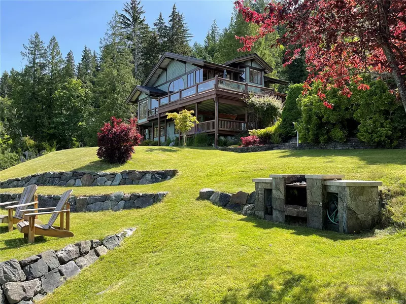 1027&1033 West Rd, Quadra Island, BC V0P 1N0
