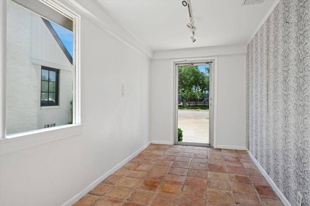 Dallas, TX 75209,4811 W Lovers Lane