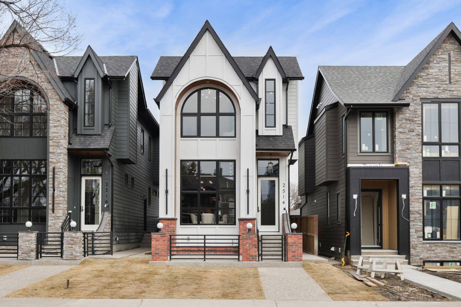 2514 17 ST NW, Calgary, AB T2M 3S2