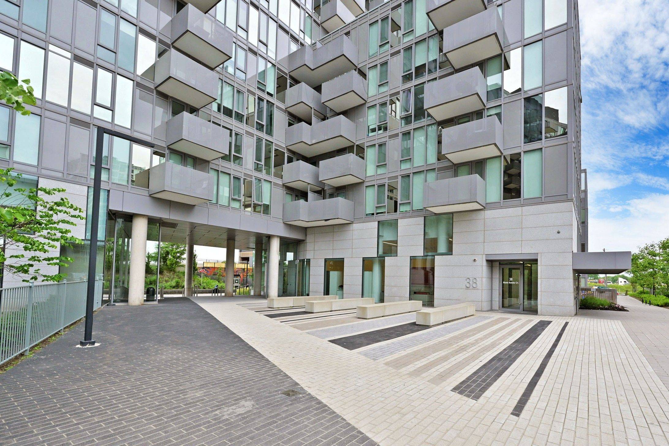Toronto C06, ON M3H 0E2,38 Monte Kwinter CIR #15