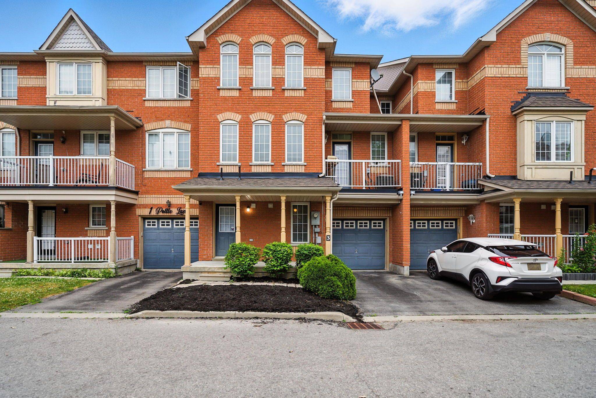 3 Pottle LN, Ajax, ON L1S 7S4