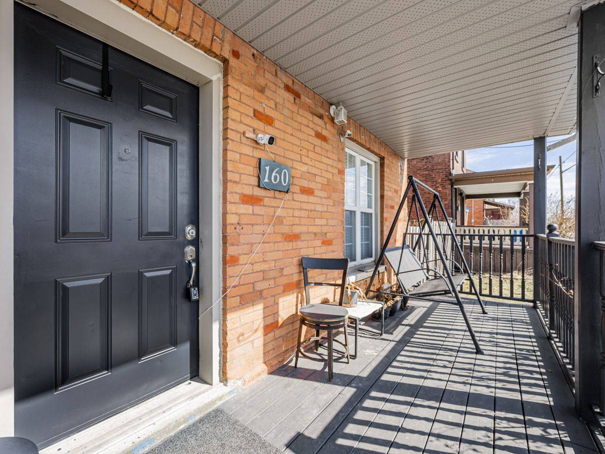 Oshawa, ON L1H 1R2,160 Bruce ST
