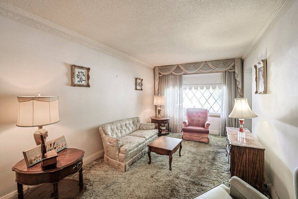 Toronto E03, ON M4J 4E5,1107 Greenwood AVE